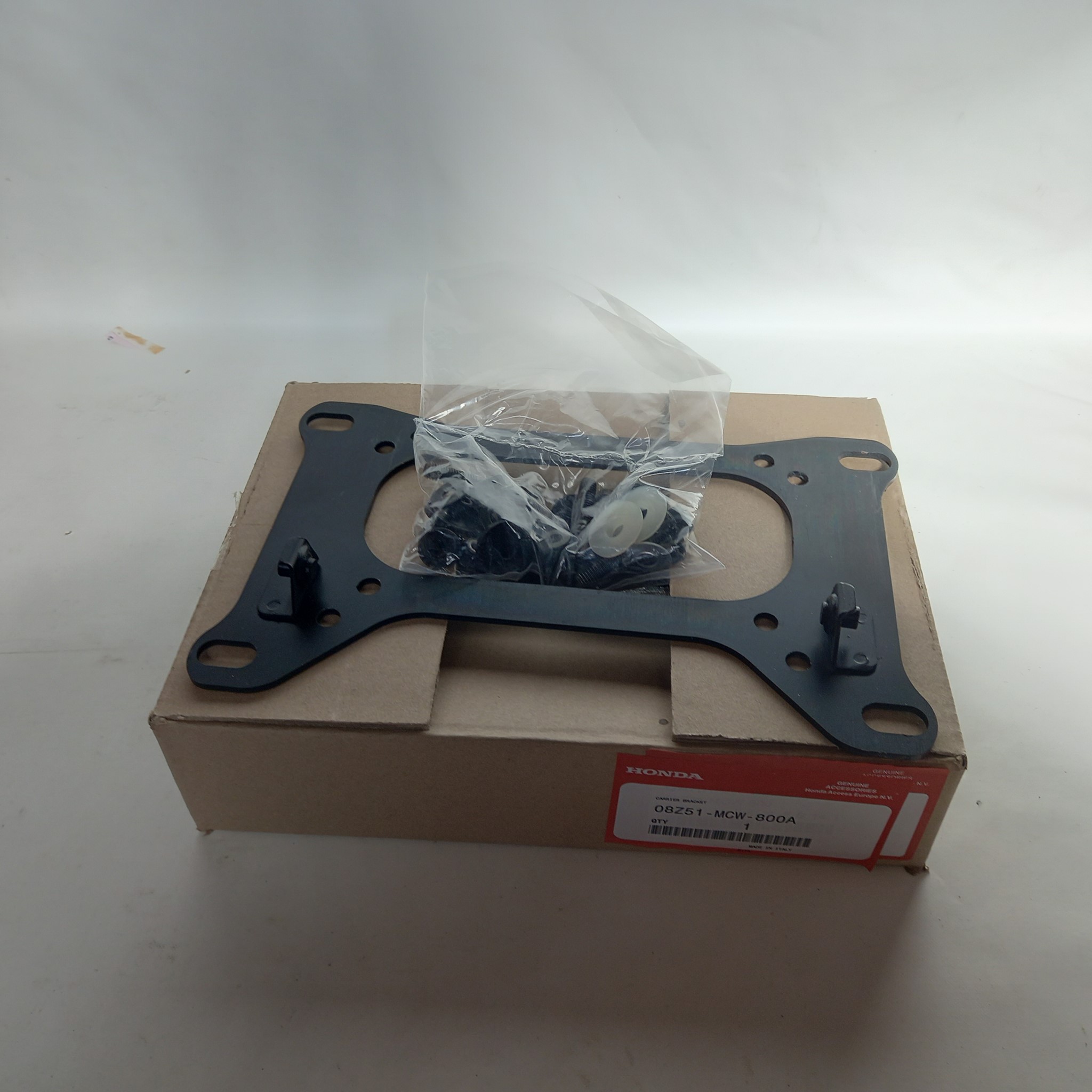 Picture of TOP BOX BRACKET    08Z51-MCW-800A